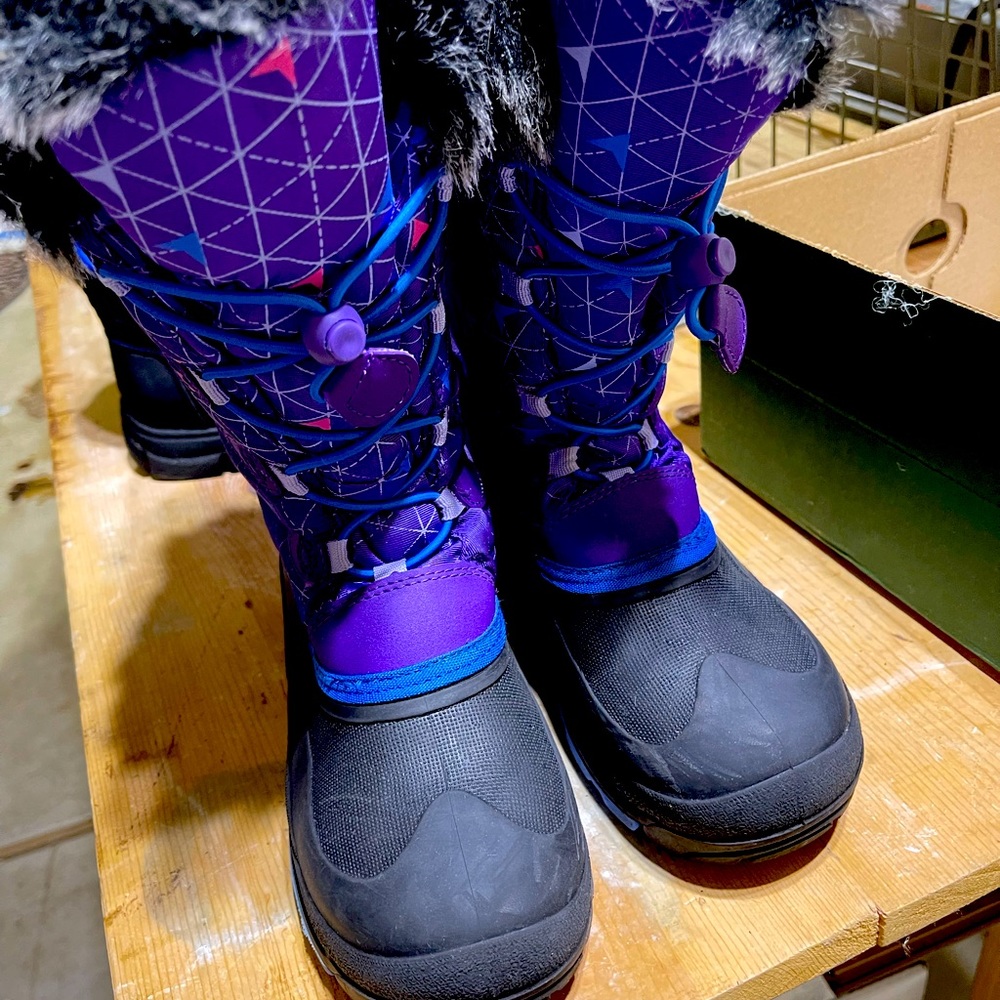 Kamik snow boots size 5 girls